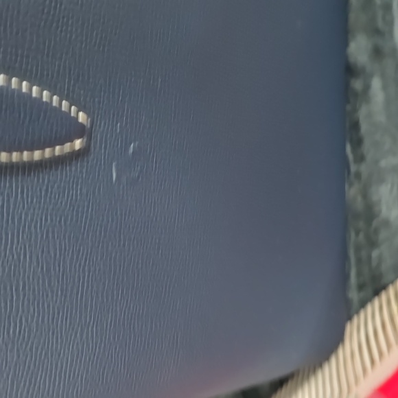 Beautiful  kate spade roomy tote with little pouch. - Picture 2 of 7